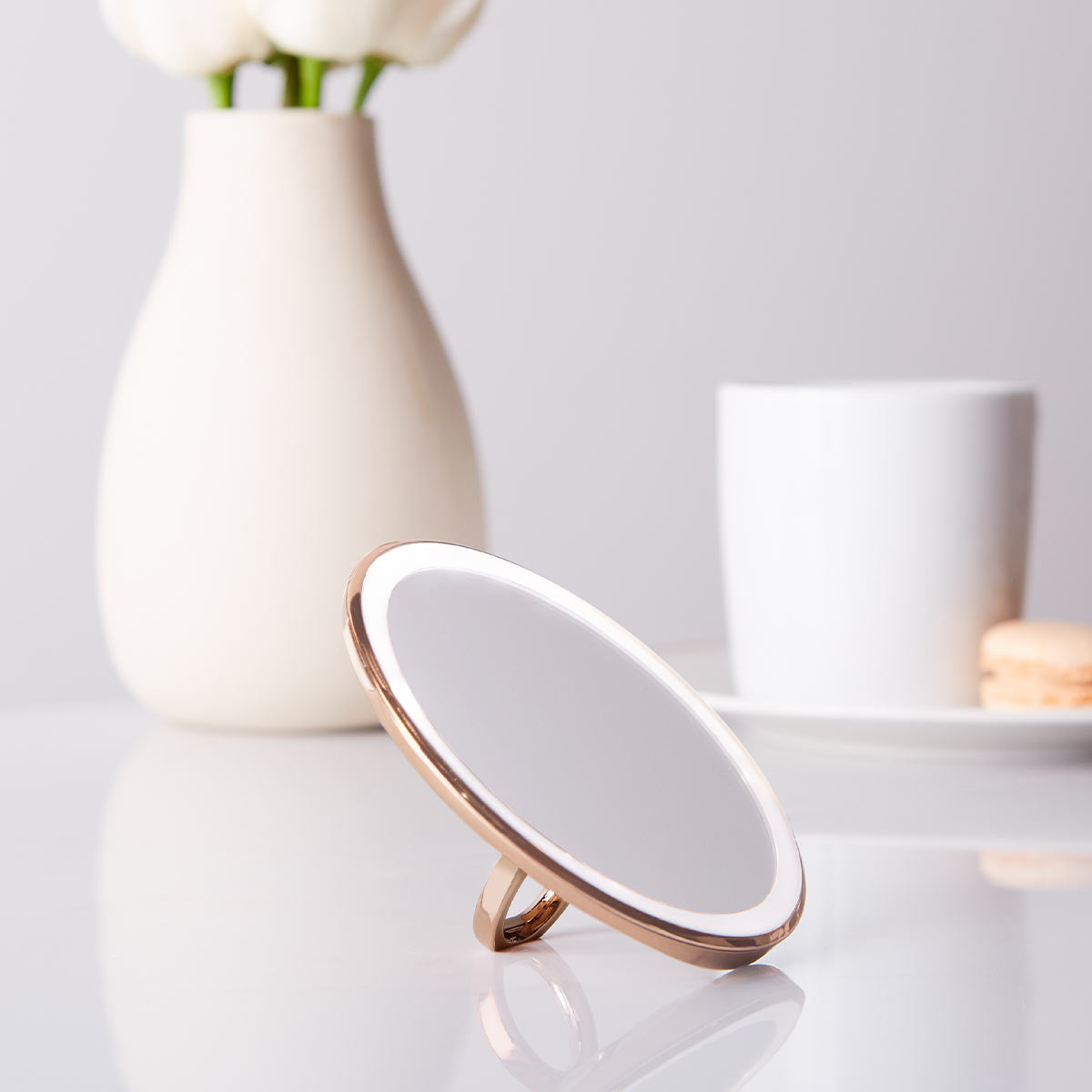 lifestyle standing using ring holder